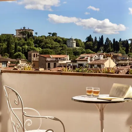 Private Penthouse On The Arno River *