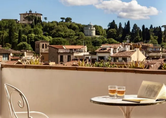 Private Penthouse On The Arno River *